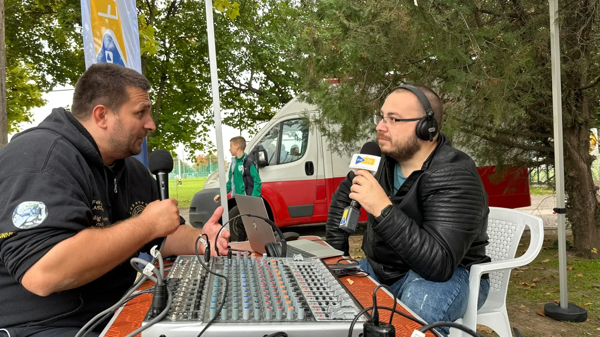 Kültéri interjú